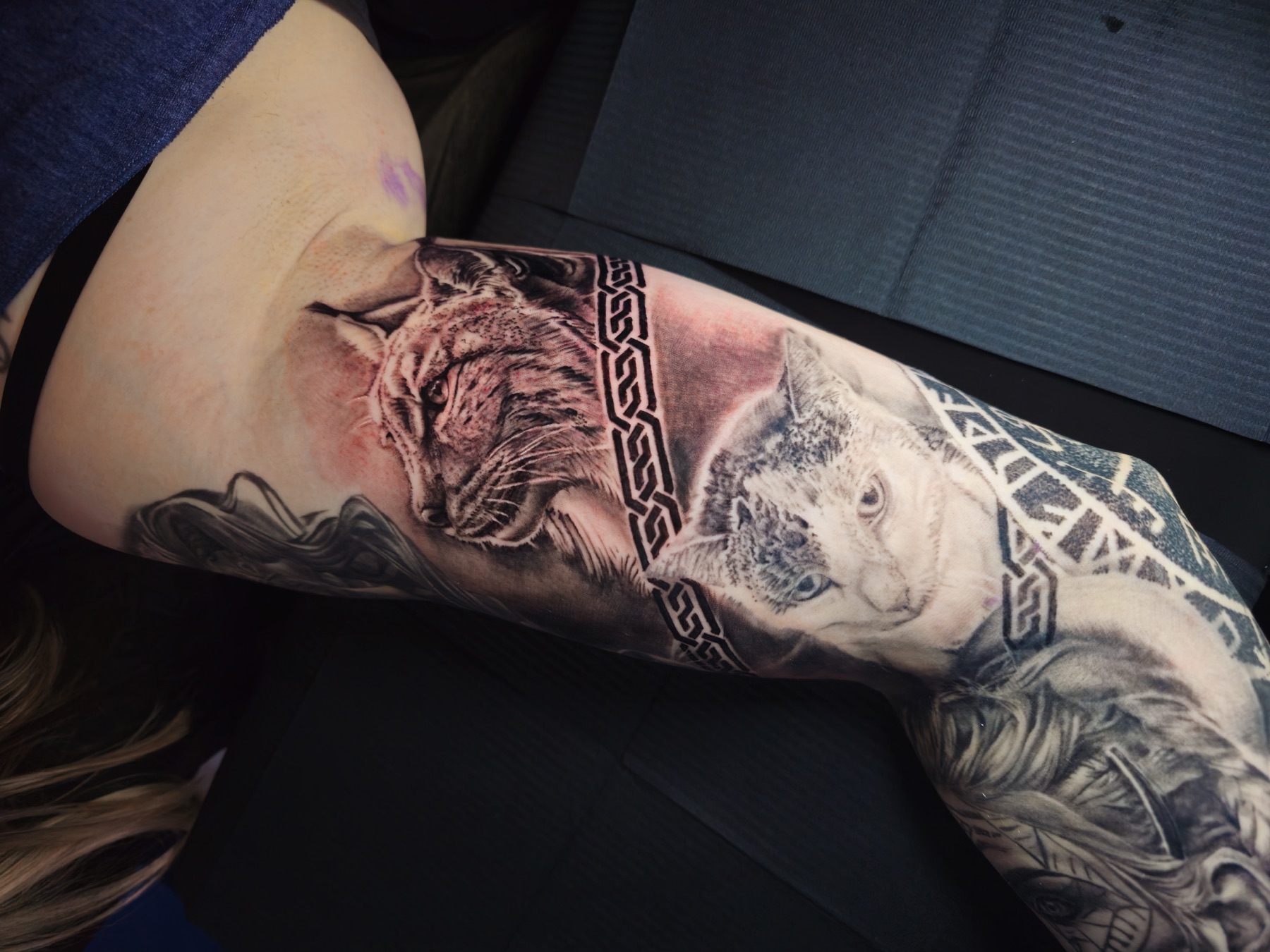 Realistische Tierporträts als detailreiche Black-&-Grey-Komposition – Realistic Tattoo von Lucas Schenk in Rothenburg bei Luzern