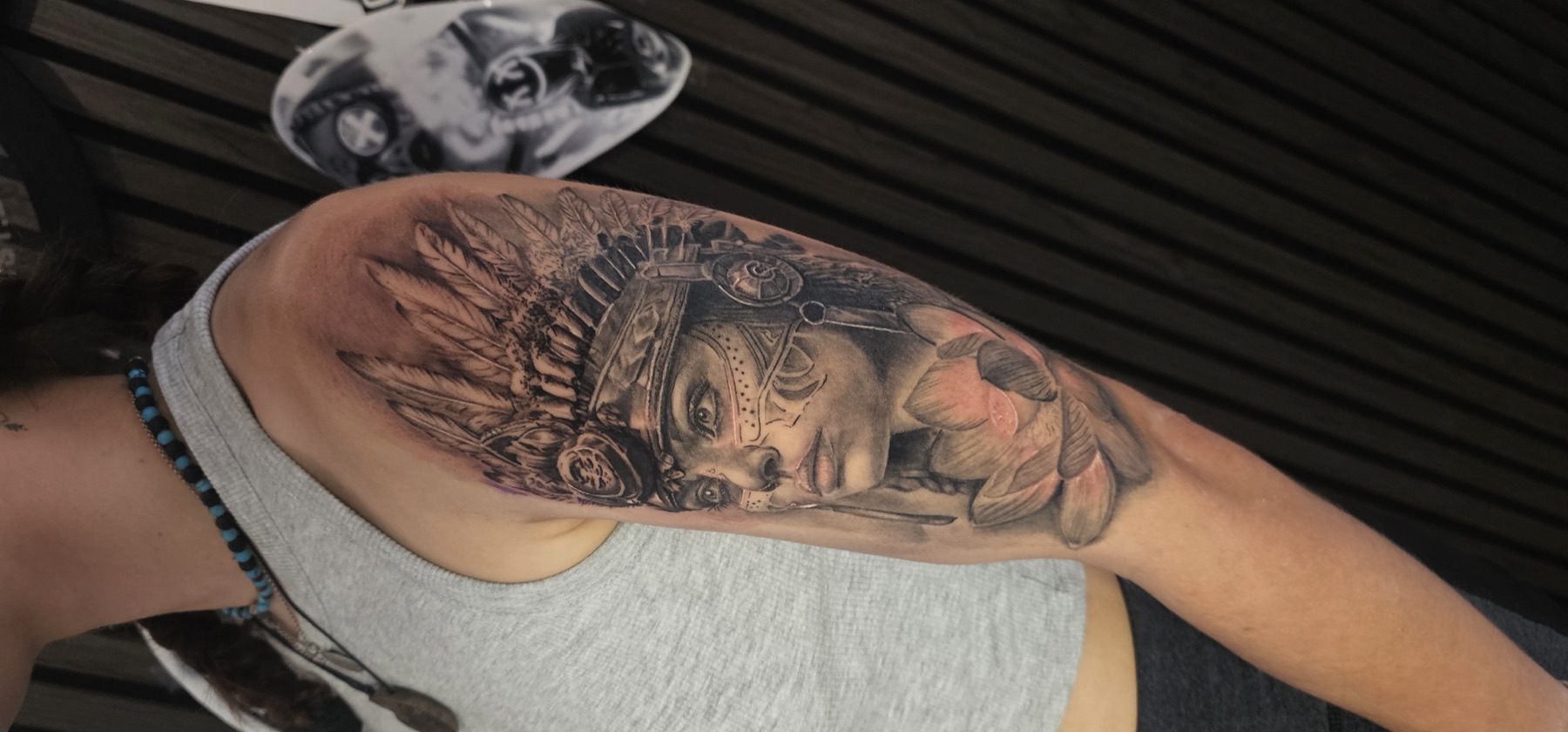 Florales Porträt – Realistic Tattoo von Lucas Schenk in Rothenburg bei Luzern