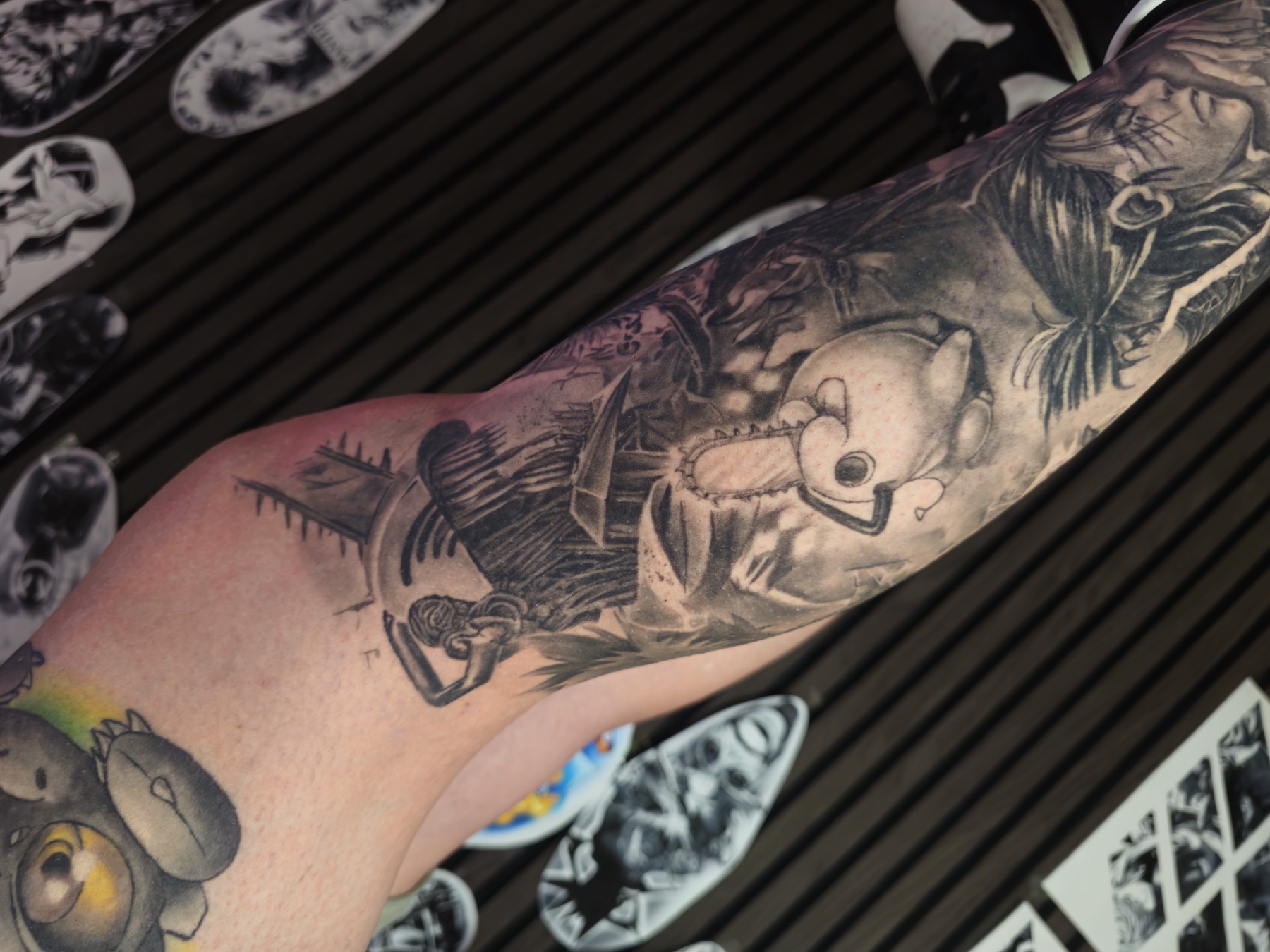 Figur und Bewegung – Black & Grey Tattoo von Lucas Schenk in Rothenburg bei Luzern